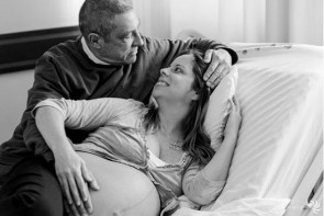 "Lidei com vida e morte ao mesmo tempo", diz mulher que teve quadrigêmeos e perdeu o pai