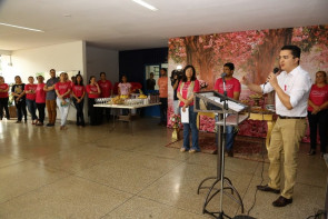 Délia abre “Dourados Rosa” e  lança projeto lenço solidário