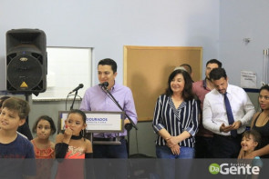 Crianças recebem festa na PAI e prefeita Délia celebra mobília nova para a policlínica