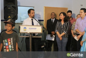 Crianças recebem festa na PAI e prefeita Délia celebra mobília nova para a policlínica