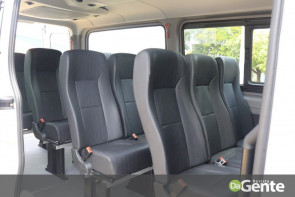 Crianças recebem festa na PAI e prefeita Délia celebra mobília nova para a policlínica