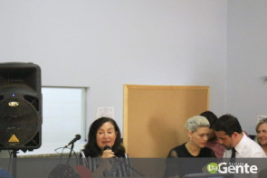 Crianças recebem festa na PAI e prefeita Délia celebra mobília nova para a policlínica