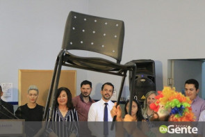 Crianças recebem festa na PAI e prefeita Délia celebra mobília nova para a policlínica