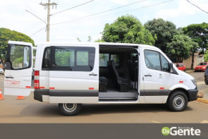 Crianças recebem festa na PAI e prefeita Délia celebra mobília nova para a policlínica