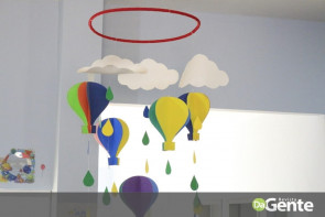 Crianças recebem festa na PAI e prefeita Délia celebra mobília nova para a policlínica