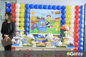 Crianças recebem festa na PAI e prefeita Délia celebra mobília nova para a policlínica