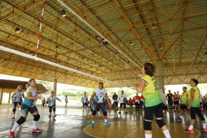 Evento de voleibol adaptado para  idosos é sucesso em Dourados