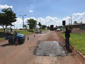 Prolongamento da Marcelino Pires recebe o tapa-buracos