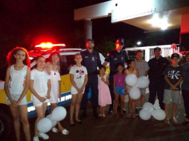 Crianças realizam blitz educativa pedindo mais educação no trânsito