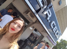 Piscina, celulares prova d’água e gatas molhadas no centro de Dourados