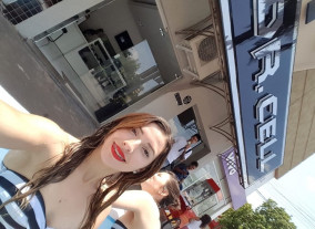 Piscina, celulares prova d’água e gatas molhadas no centro de Dourados