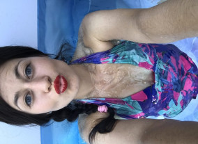 Piscina, celulares prova d’água e gatas molhadas no centro de Dourados