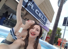 Piscina, celulares prova d’água e gatas molhadas no centro de Dourados