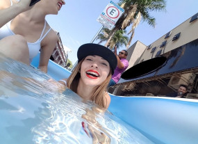 Piscina, celulares prova d’água e gatas molhadas no centro de Dourados