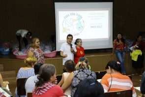 Gestantes recebem kits para bebê no  projeto “Cuidar e Gestar” da Prefeitura