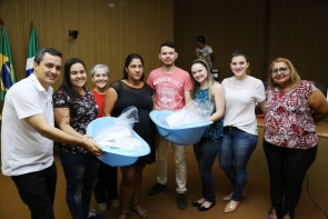Gestantes recebem kits para bebê no  projeto “Cuidar e Gestar” da Prefeitura