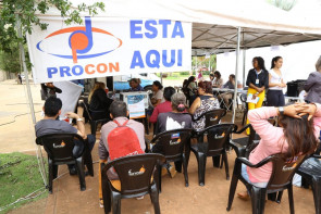 SAINDO DO SUFOCO: Mutirão de negociações de dívidas atende na Praça