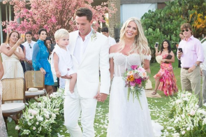 Karina Bacchi e o noivo Amaury Nunes postam fotos do casamento