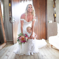 Karina Bacchi e o noivo Amaury Nunes postam fotos do casamento