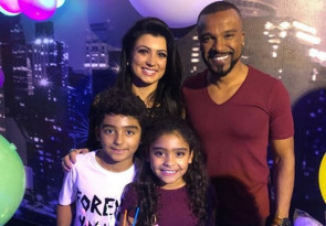 Alexandre Pires comemora 10 anos de casamento