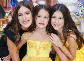 Helena, filha caçula de Rodrigo Faro ganha festa com o tema “A Bela e a Fera”.