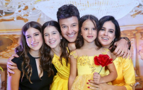Helena, filha caçula de Rodrigo Faro ganha festa com o tema “A Bela e a Fera”.