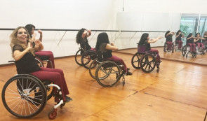 Dançarina que ficou cadeirante cria companhia de dança