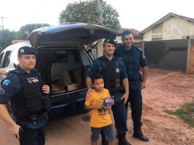 Policia Militar de Caarapó entregaram vários presentes no dia de Natal