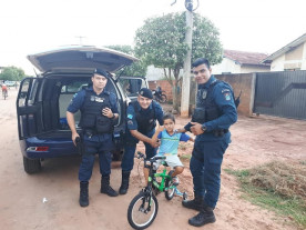 Policia Militar de Caarapó entregaram vários presentes no dia de Natal