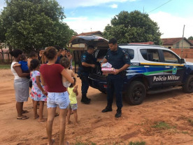 Policia Militar de Caarapó entregaram vários presentes no dia de Natal