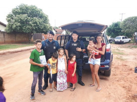 Policia Militar de Caarapó entregaram vários presentes no dia de Natal