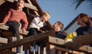 Novo clip do Backstreet Boys tem a participação de toda a família