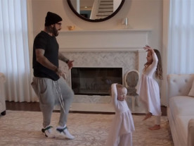 Novo clip do Backstreet Boys tem a participação de toda a família