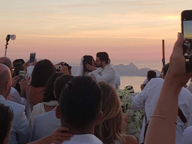 Alok e a noiva Romana Novais  se casaram no Rio de Janeiro nesta terça-feira