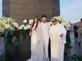 Alok e a noiva Romana Novais  se casaram no Rio de Janeiro nesta terça-feira