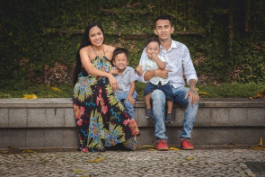 Homem pedala mais de 40 km todos os dias para buscar a mulher no serviço