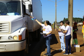 Blitz de prevenção de doenças sexualmente  transmissíveis mobiliza motoristas na BR-163