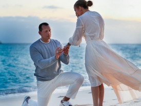 Jennifer Lopez púbica  fotos do momento em que foi pedida em  casamento