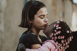 Bruna Marquezine faz vaquinha pela África