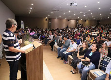 Secretário de Governo, Celso Schuch, representou a prefeita Délia Razuk no evento e falou sobre “Democracia e Saúde”