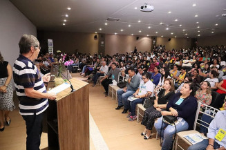 Secretário de Governo, Celso Schuch, representou a prefeita Délia Razuk no evento e falou sobre “Democracia e Saúde”