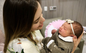 Thaeme fala porque teve que fazer cesárea