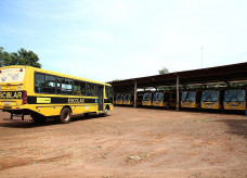 Frota própria dispõe de 15 ônibus para atender alunos da área rural do município