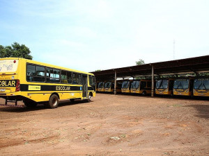 Frota própria dispõe de 15 ônibus para atender alunos da área rural do município