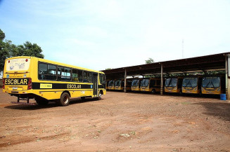 Frota própria dispõe de 15 ônibus para atender alunos da área rural do município