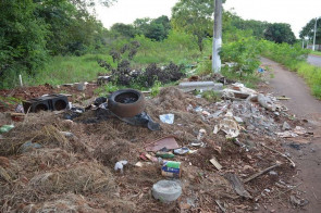 População continua formando lixões sem se preocuparem com a Dengue