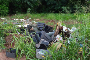 População continua formando lixões sem se preocuparem com a Dengue