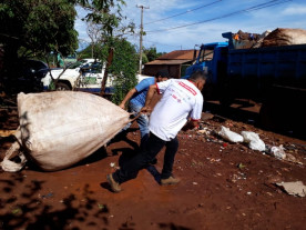 Mutirão contra dengue recolhe 12 caminhões de lixo