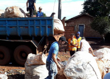 A cada ação comunitária, muito lixo é recolhido em diferentes regiões de Dourados Âncora