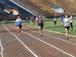 Russo  Provas do atletismo estão sendo realizadas na pista do estádio Douradão, nestas terça e quarta-feira